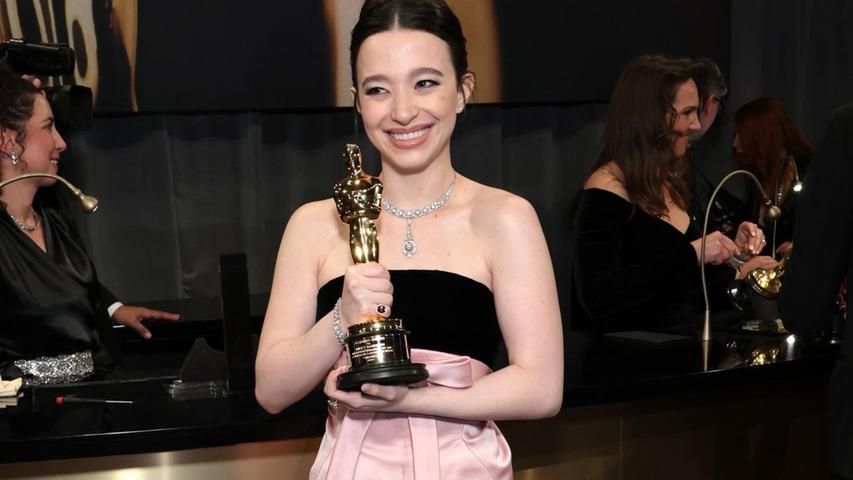 Mikey Madison gewann überraschend für ihre Hauptrolle in Bakers Indie-Drama "Anora". Mikey Madison gewann überraschend für ihre Hauptrolle in Bakers Indie-Drama "Anora".