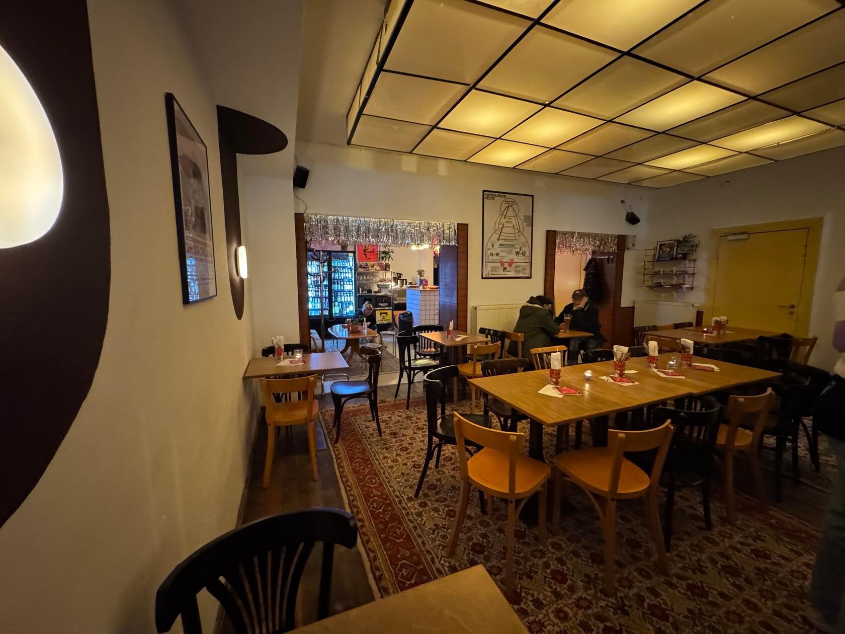 Im Gästeraum hat das Gastronomen-Paar große Teile des Mobiliars vom Vorpächter "Alla Turca" übernommen.