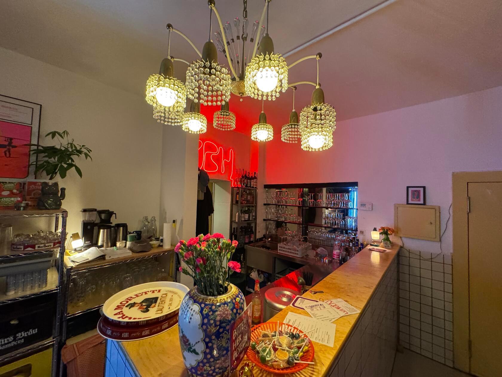 Neben vielen verschiedenen Bieren gibt es natürlich auch Drinks an der Bar.