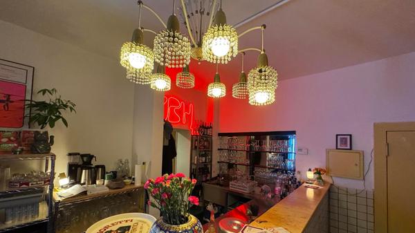 Neben vielen verschiedenen Bieren gibt es natürlich auch Drinks an der Bar.