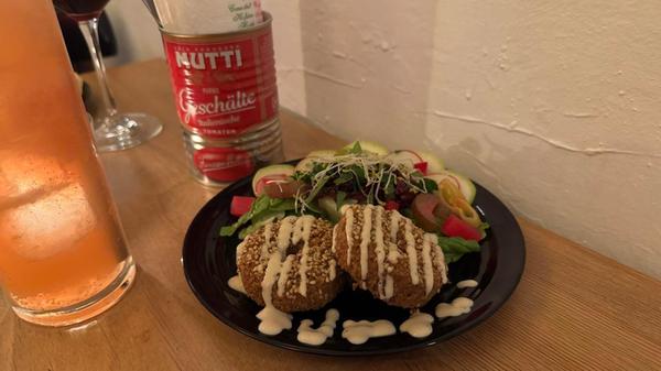 Obwohl es auch die Currywurst vegan gibt, bietet das "KBH" weitere vegane und vegetarische Speisen an.