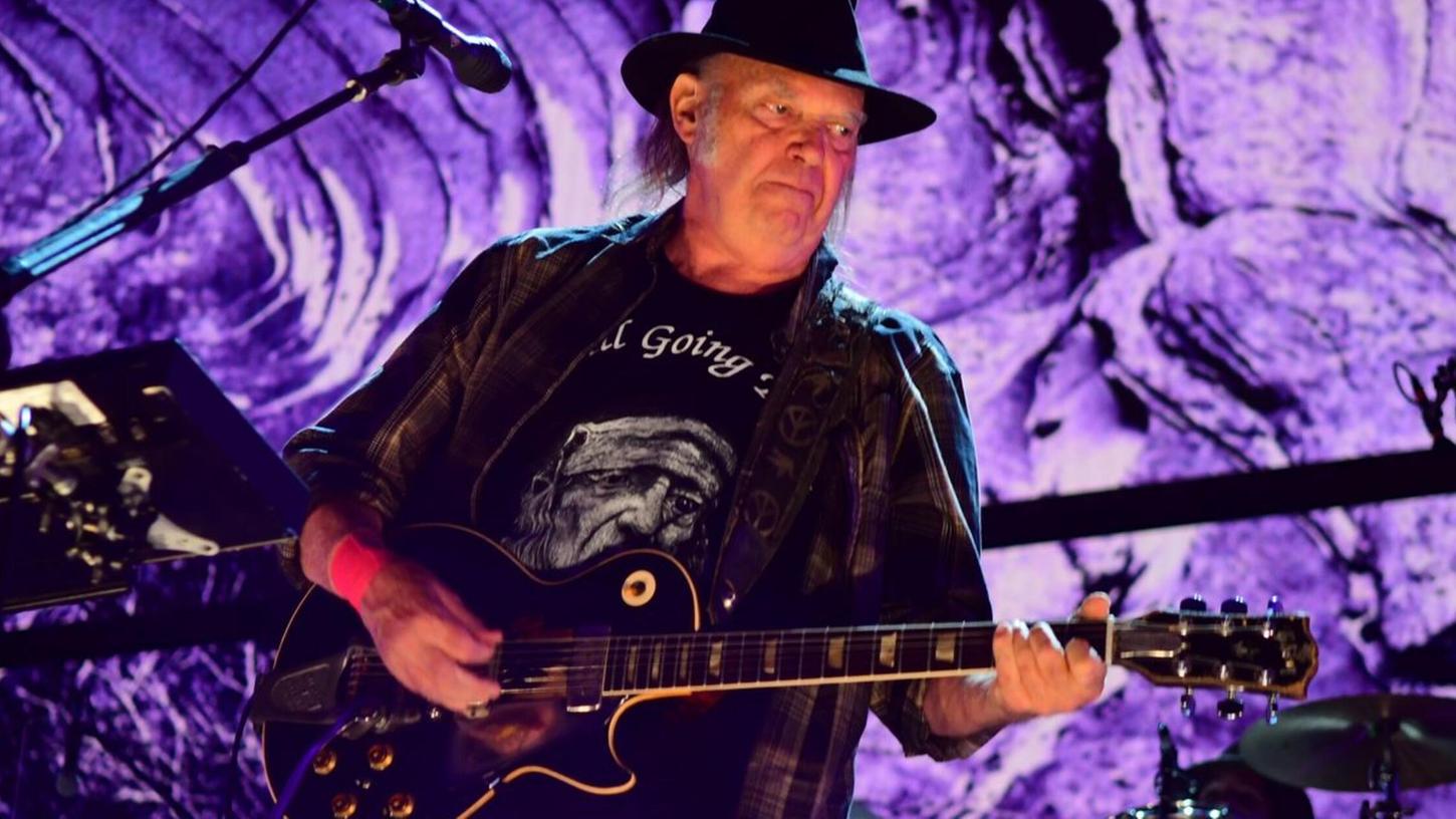 Eigentlich sollte Neil Youngs anstehende Europatour in Schweden starten. Nun hat die Rockikone als Tourauftakt ein kostenloses Konzert in der Ukraine angekündigt. Eigentlich sollte Neil Youngs anstehende Europatour in Schweden starten. Nun hat die Rockikone als Tourauftakt ein kostenloses Konzert in der Ukraine angekündigt.