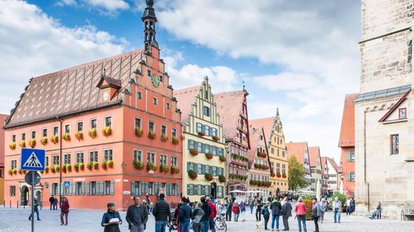 DINKELSBUEHL, DEUTSCHLAND 27. SEPTEMBER: Touristen