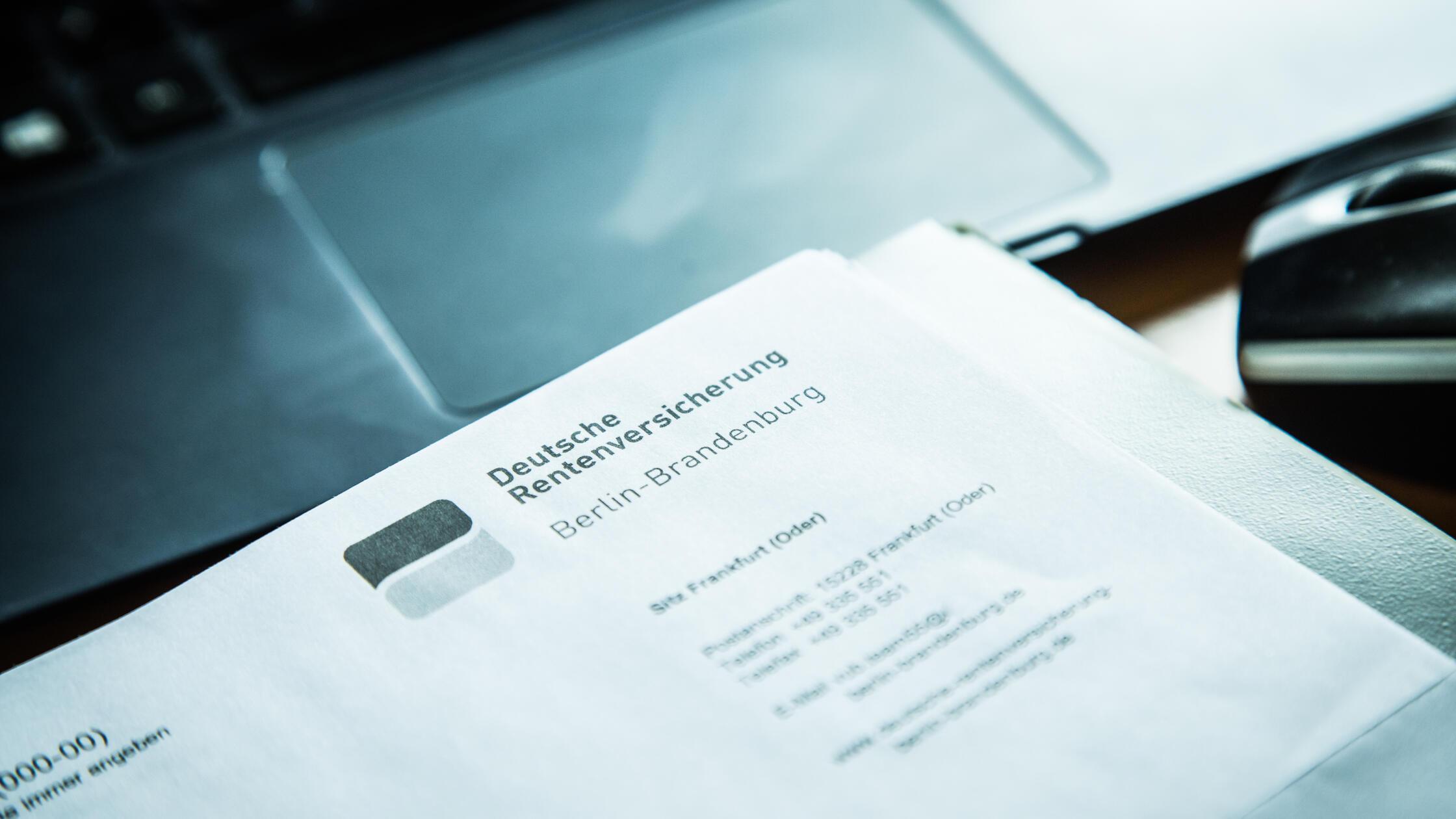 ILLUSTRATION - Sind Sie mindestens 27 Jahre alt un