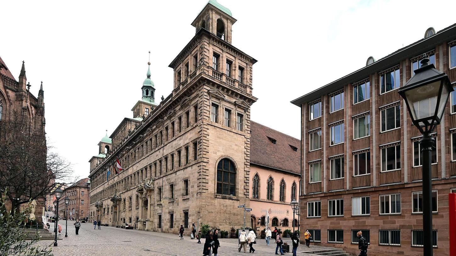 Auch im Nürnberger Rathaus war das 500 Milliarden schwere Finanzpaket von SPD und Union Thema - nicht überall im Stadtrat kommen die Pläne gut an (Symbolbild). Auch im Nürnberger Rathaus war das 500 Milliarden schwere Finanzpaket von SPD und Union Thema - nicht überall im Stadtrat kommen die Pläne gut an (Symbolbild).