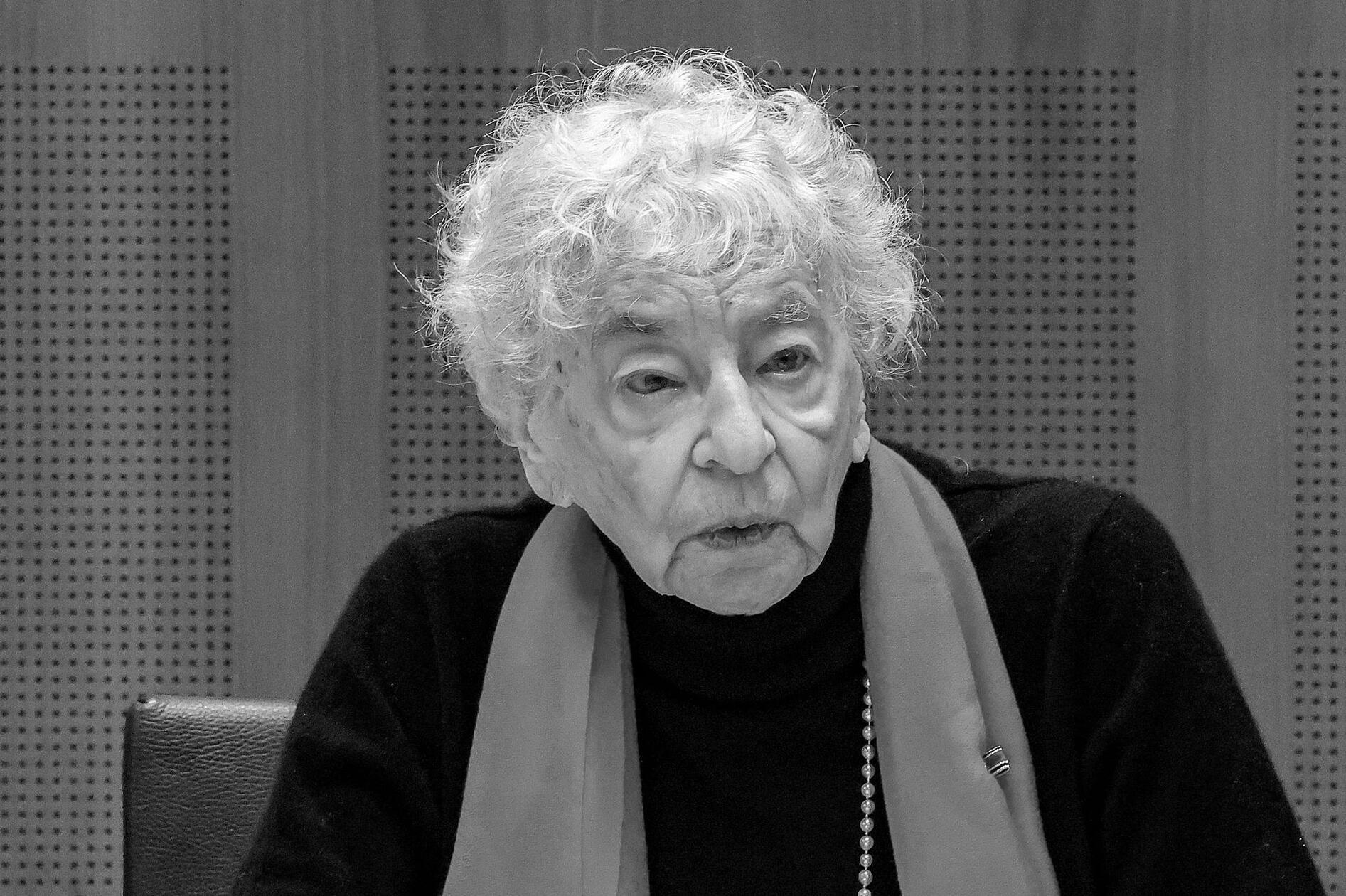 Die gebürtige Fürtherin Ruth Weiss ist im Alter von 101 Jahren gestorben. Oberbürgermeister Thomas Jung bezeichnete die vielfach für ihr Engagement gegen Rassismus und Faschismus ausgezeichnete Menschenrechtlerin und Journalistin als "eine der bedeutendsten Frauen und Persönlichkeiten der Fürther Geschichte".