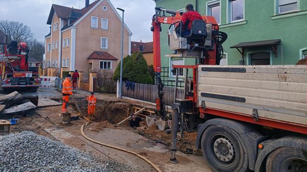 Wasserrohrbruch in der Petzoldstraße in Schwabach