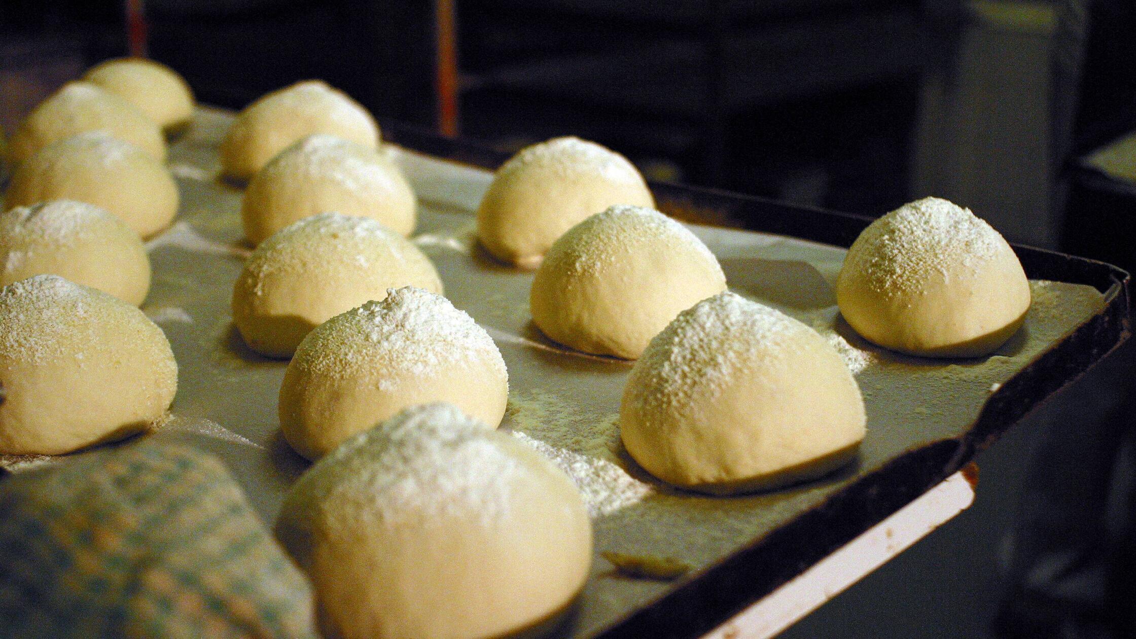 Rezept für Mozzarella-Semmeln: Ein käsegefüllter Snack für jeden Anlass