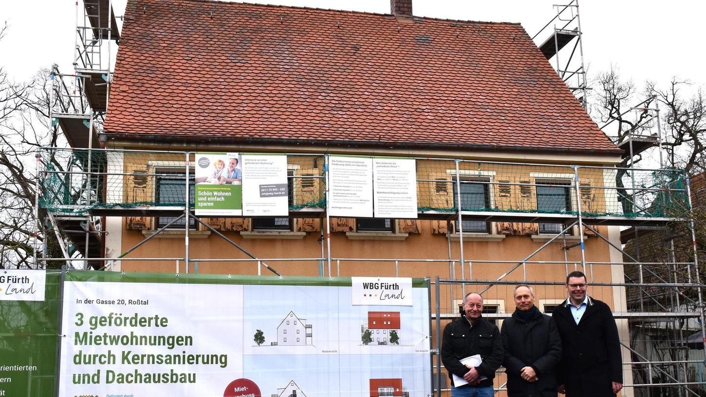 Drei Männer, ein Projekt: Roßtals Kämmerer Richard Witt, WBG-Geschäftsführer Rolf Perlhofer und Bürgermeister Rainer Gegner vor dem Haus. Drei Männer, ein Projekt: Roßtals Kämmerer Richard Witt, WBG-Geschäftsführer Rolf Perlhofer und Bürgermeister Rainer Gegner vor dem Haus.
