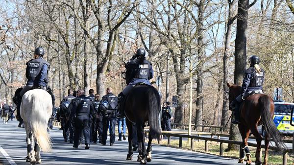 Die Polizei ist heute auch verstärkt eingesetzt.