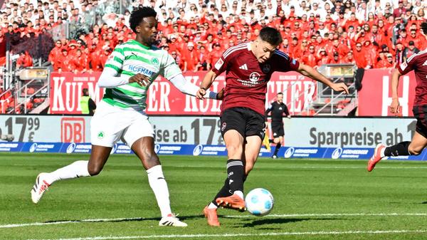 Noch vor der Halbzeit ist es dann Club-Sturmstar Stefanos Tzimas, der auf den 3:0 Endstand stellt. Nach einem überragenden Solo-Lauf schiebt der Grieche den Ball überlegt an Kleeblatt-Keeper Noll vorbei.