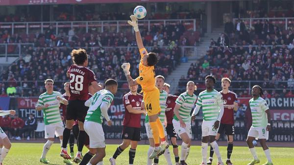 Schnell wird klar: Der Club muss nicht mehr, das Kleeblatt kann nicht mehr.