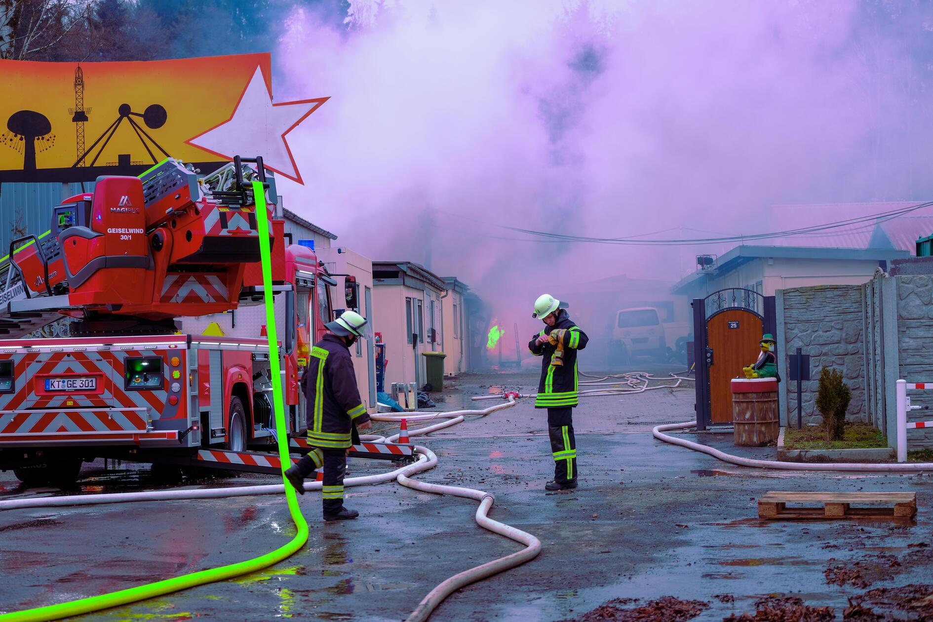 Meterhohe Flammen erblickten die Einsatzkräfte am 