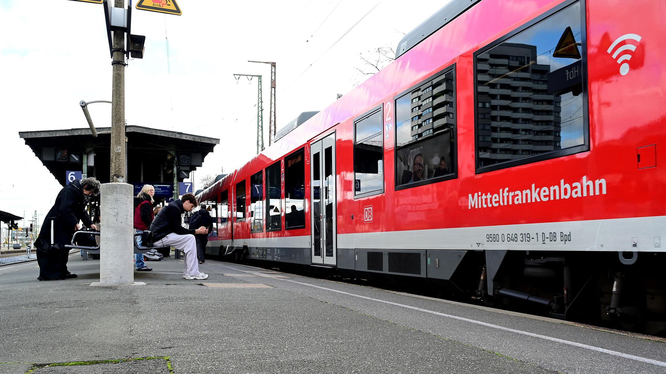 Zweimal-eingeschr-nkte-Kapazit-ten-am-F-rther-Bahnhof-DB-erkl-rt-Grund-f-r-Versp-tungen