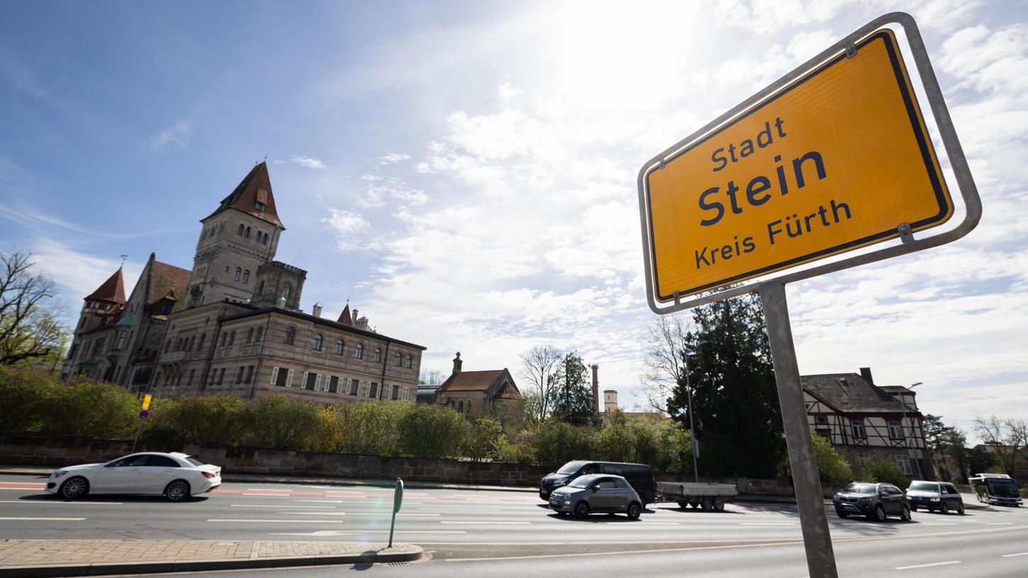 In Stein gibt es eine Vollsperrung an der B 14. Wer am Freitag zum Palm Beach will, muss eine Umleitung fahren. In Stein gibt es eine Vollsperrung an der B 14. Wer am Freitag zum Palm Beach will, muss eine Umleitung fahren.