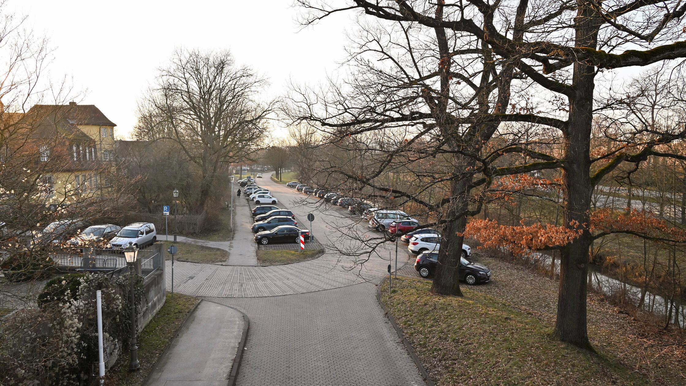 Die Fr&auml;nkische Rezat flie&szlig;t unter anderem entlang der Residenzstra&szlig;e durch Ansbach.