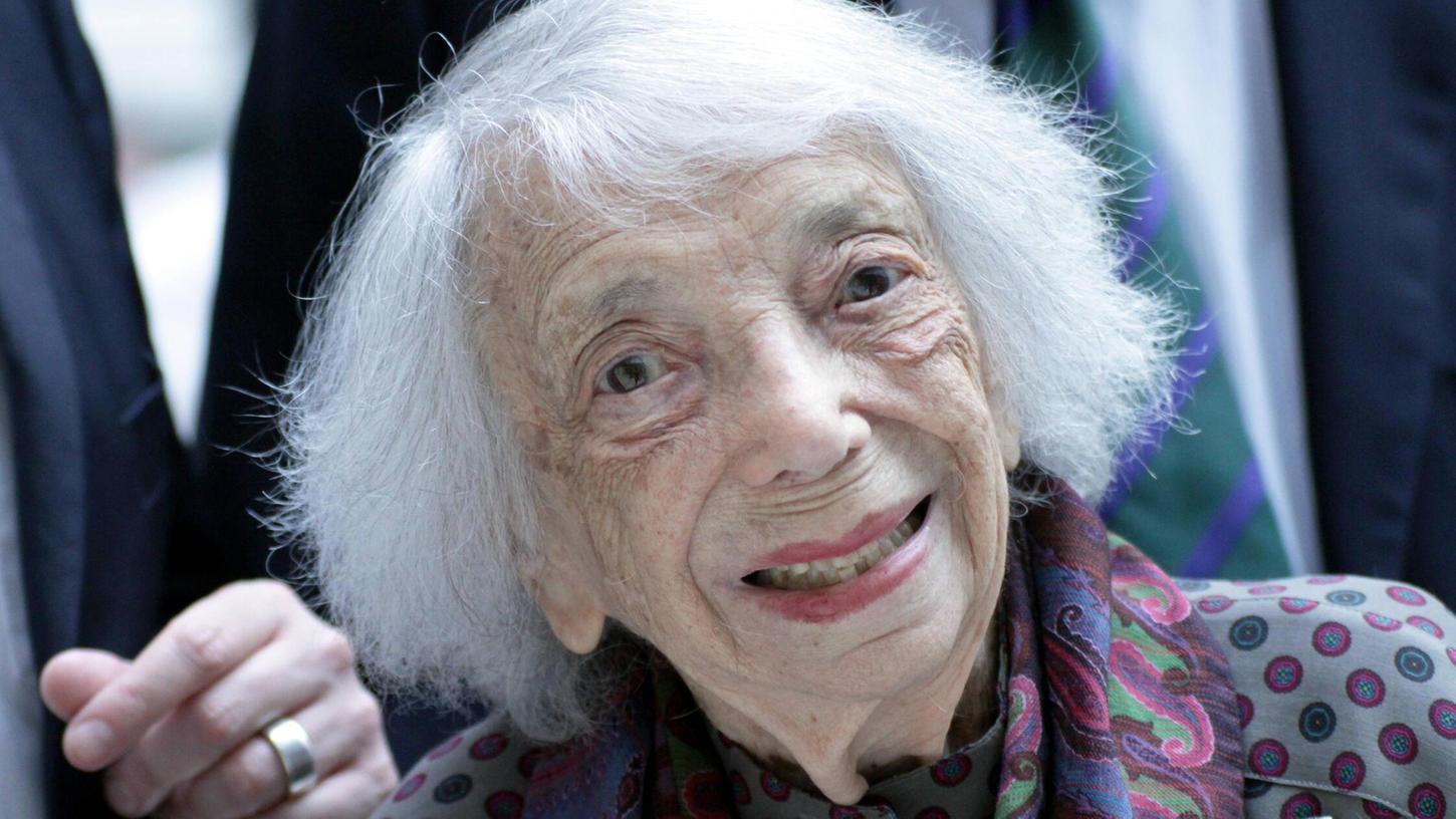 Margot Friedlander ist am 9. Mai 2025 verstorben. In ihrem Buch erzählt sie ihre Geschichte als Holocaustüberlebende. Margot Friedlander ist am 9. Mai 2025 verstorben. In ihrem Buch erzählt sie ihre Geschichte als Holocaustüberlebende.