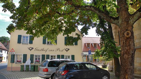 Der Gasthof "Zur Post" in Neunkirchen am Brand serviert sowohl im Innenbereich als auch im geschützten Außenhof griechische Spezialitäten. Geöffnet hat das Lokal Dienstag bis Samstag von 17 Uhr bis 23 Uhr und sonntags von 11.30 Uhr bis 14 Uhr sowie von 17 Uhr bis 23 Uhr.