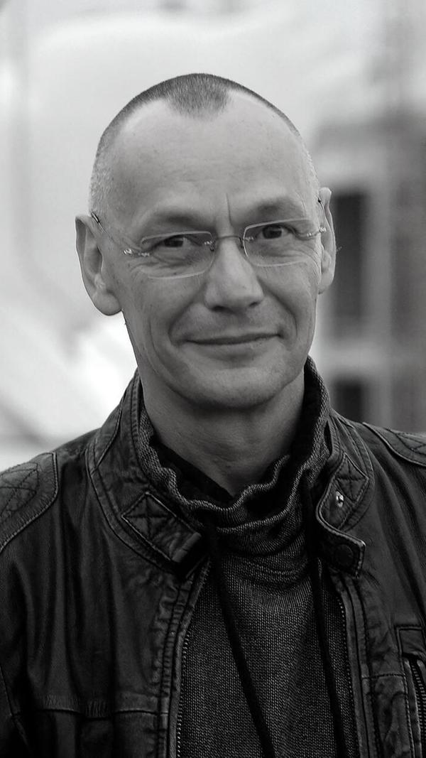 Der Schauspieler und Synchronsprecher Torsten Michaelis ist im Alter von 64 Jahren verstorben. Das berichtet am 18. August sein Management. Er spielte unter anderem in „Tatort“-Krimis mit Maria Furtwängler mit und synchronisierte mehrere Hollywoodstars - darunter Benicio Del Toro, Jeremy Irons, Martin Lawrence und Wesley Snipes.