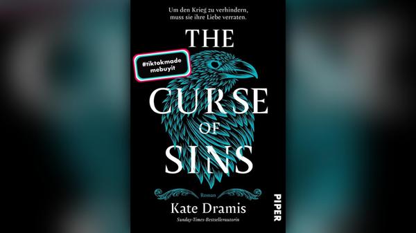 #tiktokmademebuyit: Im zweiten Teil der "The Curse of Saints"-Reihe muss Elitespionin Aya ein doppeltes Spiel spielen. Denn wenn sie verhindern will, dass dunkle Magie die Welt zerstört, muss sie nicht nur ihre Feinde belügen, sondern auch Will, der zuvor vom Konkurrenten zum Verbündeten wurde. Ayas Rolle im herannahenden Krieg wird für sie immer schwieriger greifbar und schließlich muss sie sich fragen, ob es wirklich der Wille der Götter ist, ihre Heimat zu retten, oder ob sie Tala dem Untergang preisgeben soll. Erscheinungstermin: 2. Mai 2025, Piper, 18 Euro