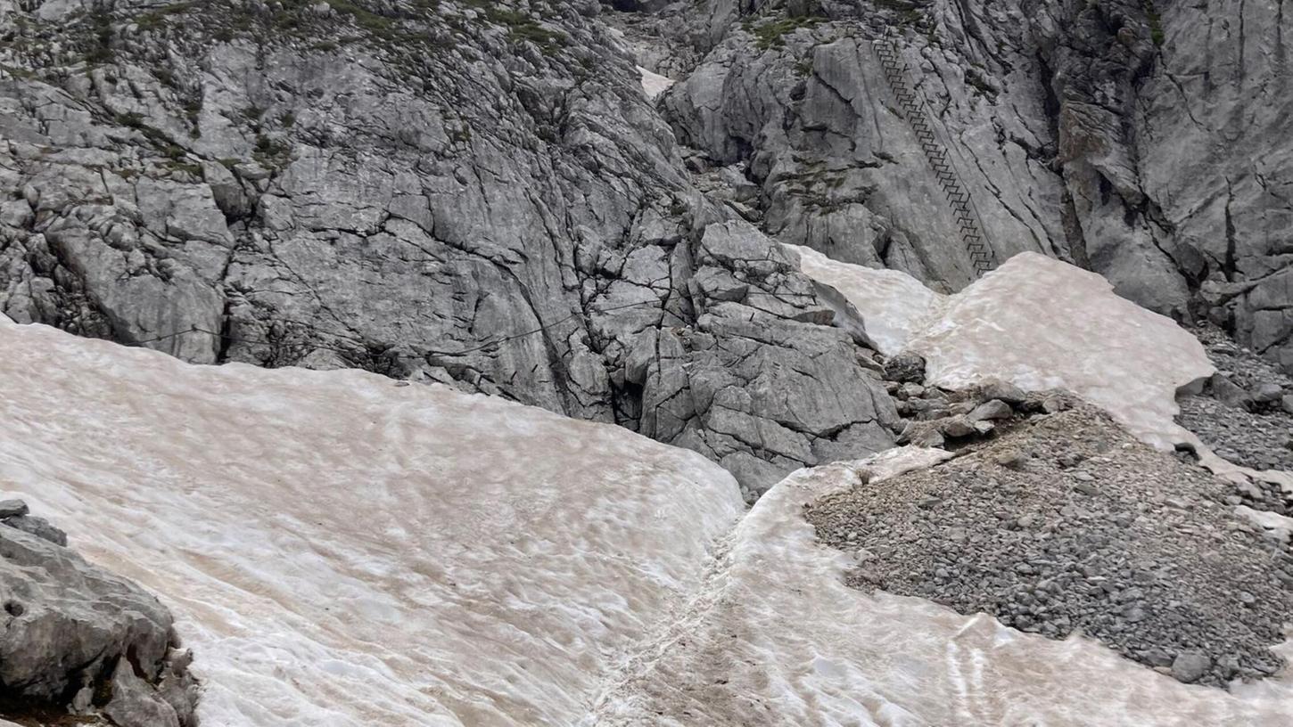 Für einen Klettersteig wie diesen an der Alpspitze oberhalb von Garmisch-Partenkirchen ist ein Klettersteigset empfehlenswert. (Symbolbild) Für einen Klettersteig wie diesen an der Alpspitze oberhalb von Garmisch-Partenkirchen ist ein Klettersteigset empfehlenswert. (Symbolbild)