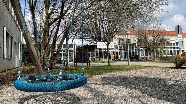 Sollen Leistungen im Krankenhaus Dinkelsbühl gestrichen werden? Die angedachten Strukturänderungen bei ANregiomed mit direktem Einfluss auf die Kliniken Dinkelsbühl (im Bild) und Rothenburg ob der Tauber als Grund- und Regelversorger werden emotional diskutiert.