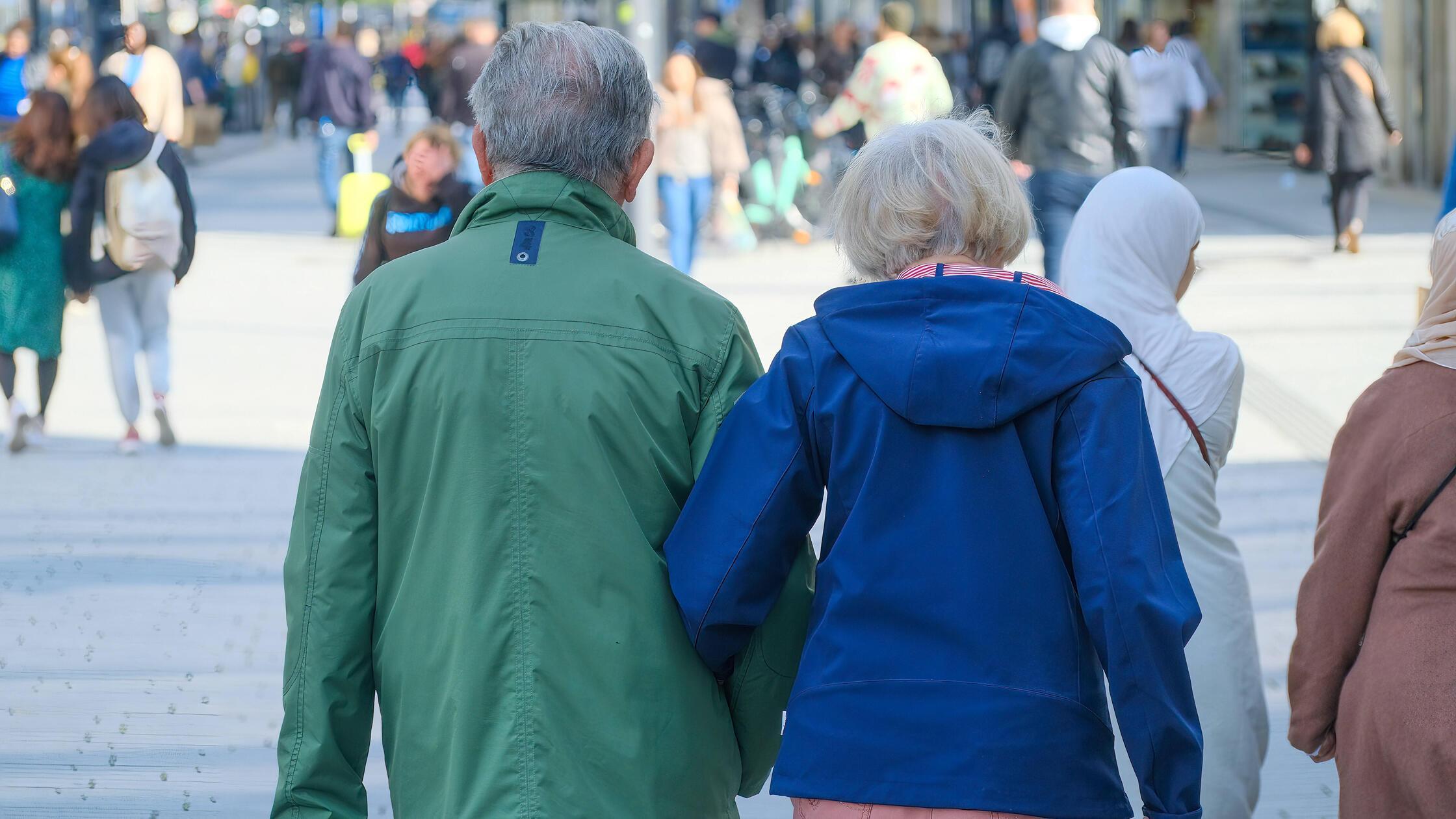 Düsseldorf 30.09.2022 Schadowstrasse Einkaufsstras