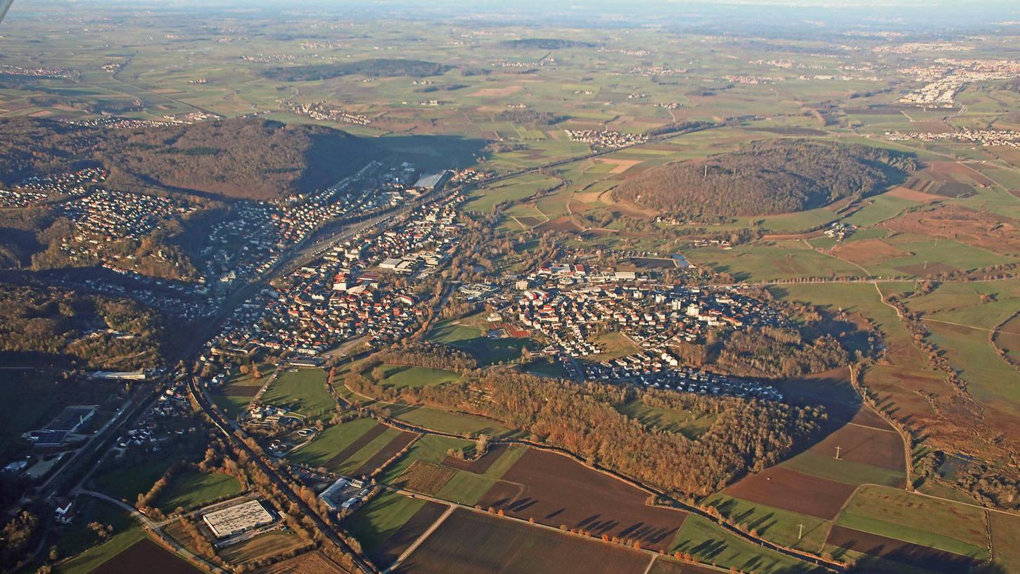 Treuchtlingen wird Schauplatz des Tags der Franken 2026. Bürgermeisterin Kristina Becker freut sich, mit dem Bezirk Mittelfranken zusammen die Großveranstaltung in der Altmühlstadt auszurichten. Treuchtlingen wird Schauplatz des Tags der Franken 2026. Bürgermeisterin Kristina Becker freut sich, mit dem Bezirk Mittelfranken zusammen die Großveranstaltung in der Altmühlstadt auszurichten.
