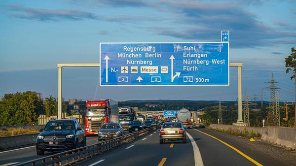Autobahn, Verkehrsschild, Wegweiser, Regensburg, M
