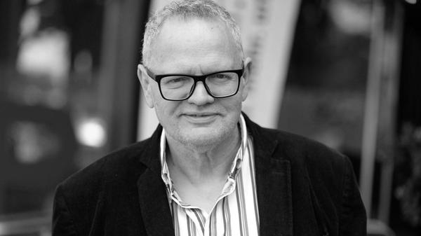 Er war ein Unikat, das Gesicht und vor allem die Stimme des deutschen Fußballs: Kult-Reporter Ulrich "Ulli" Potofski ist im Alter von 73 Jahren nach kurzer, schwerer Krankheit am 3. August 2025 gestorben.