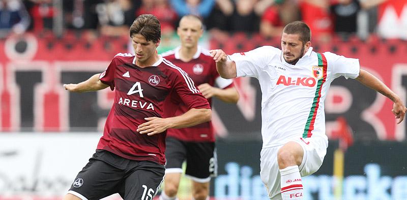 Sascha Mölders (rechts) erteilt dem 1. FC Nürnberg eine klare Absage. Er sieht seinen Weg in Augsburg.
