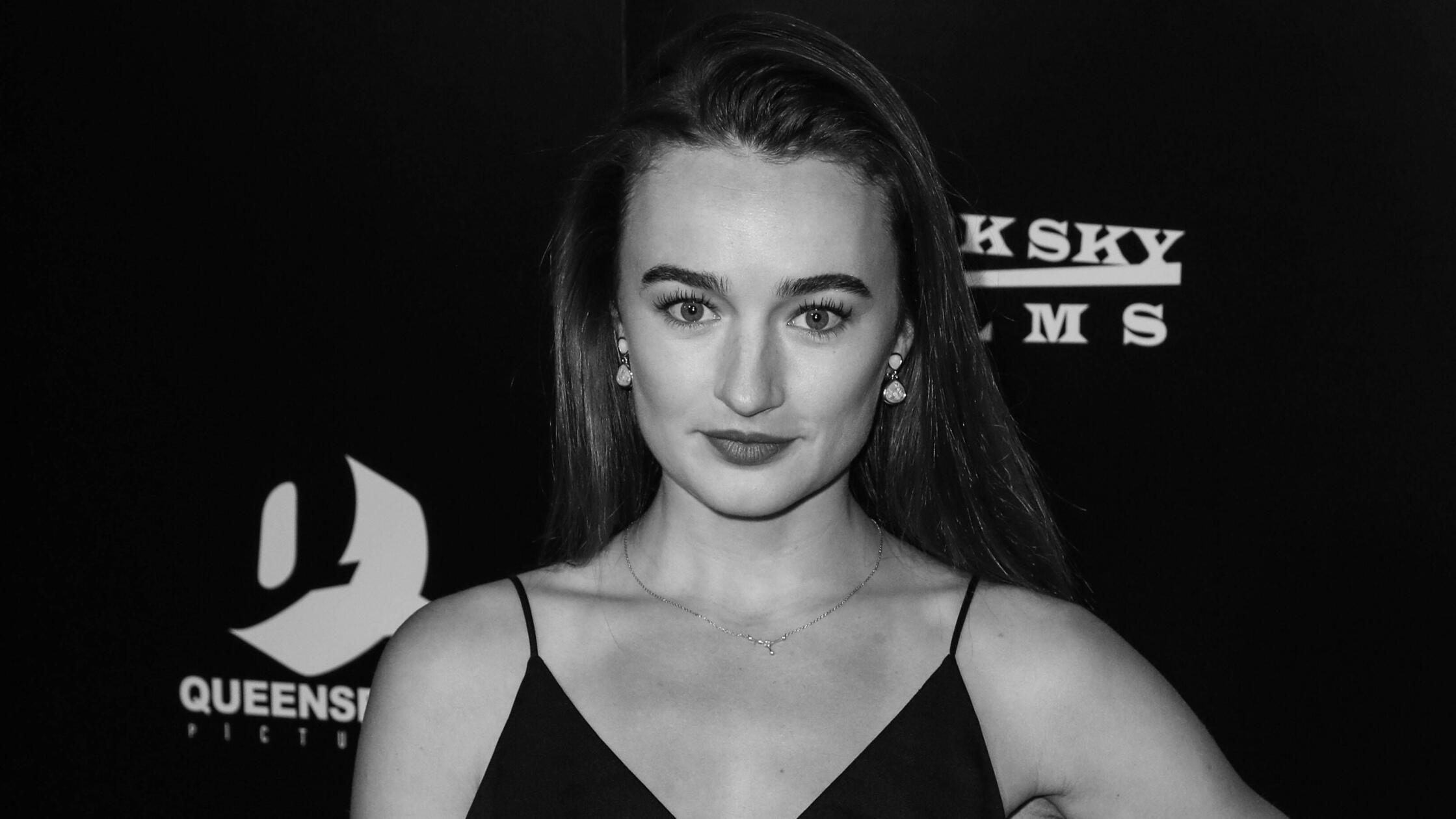 Sie spielte in "The Walking Dead" mit und war auch im Spider-Man-Film "Into the Spider Verse" als Synchronsprecherin zu hören: Die US-Schauspielerin Kelley Mack ist am 2. August 2025 nach Angaben ihrer Angehörigen friedlich im Kreise ihrer Familie gestorben. Die 33-Jährige litt an einer seltenen, hochaggressiven Krebsart.