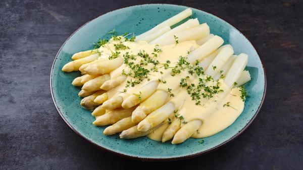 Modern style traditional steamed white asparagus w