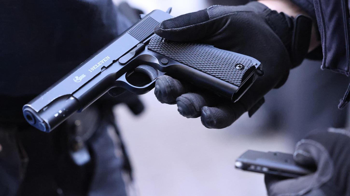 Die Polizei rückte mit mehreren Streifenbesatzungen aus. (Symbolbild) Die Polizei rückte mit mehreren Streifenbesatzungen aus. (Symbolbild)