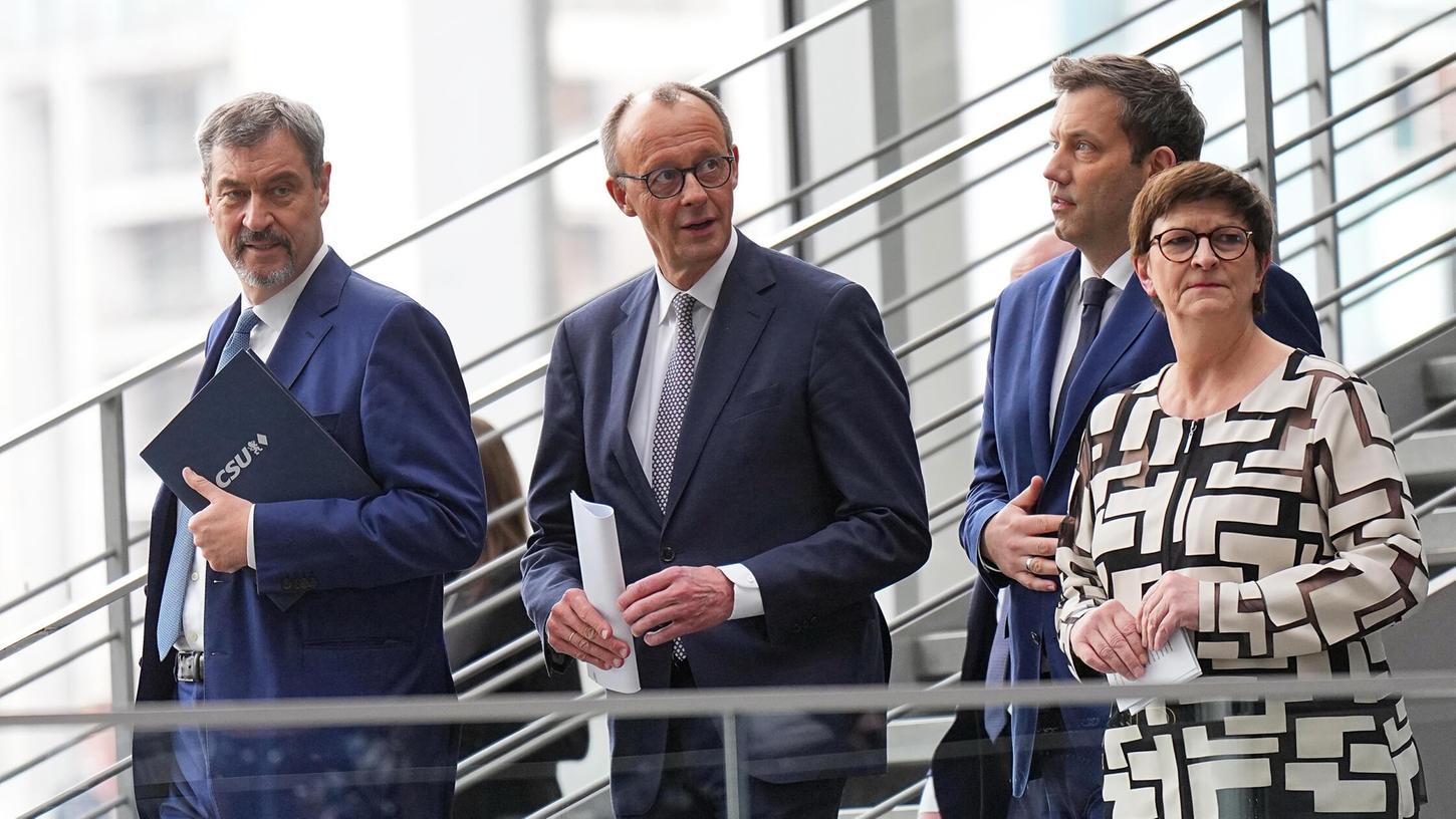 Sie präsentierten den Koalitionsvertrag: Markus Söder, Friedrich Merz, Lars Klingbeil und Saskia Esken kommen zu einer Pressekonferenz der Parteivorsitzenden von Union und SPD zur Vorstellung des Papiers. Sie präsentierten den Koalitionsvertrag: Markus Söder, Friedrich Merz, Lars Klingbeil und Saskia Esken kommen zu einer Pressekonferenz der Parteivorsitzenden von Union und SPD zur Vorstellung des Papiers.
