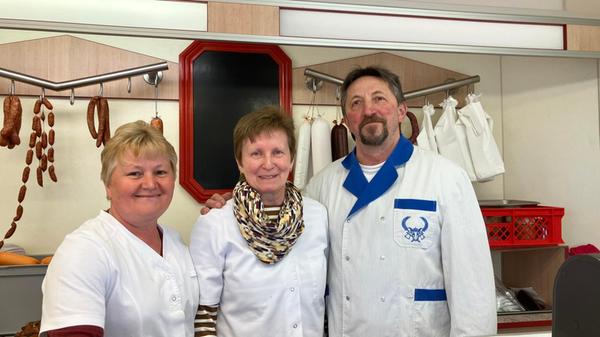 Metzger Lyrhammer mit Frau und Angestellter quer