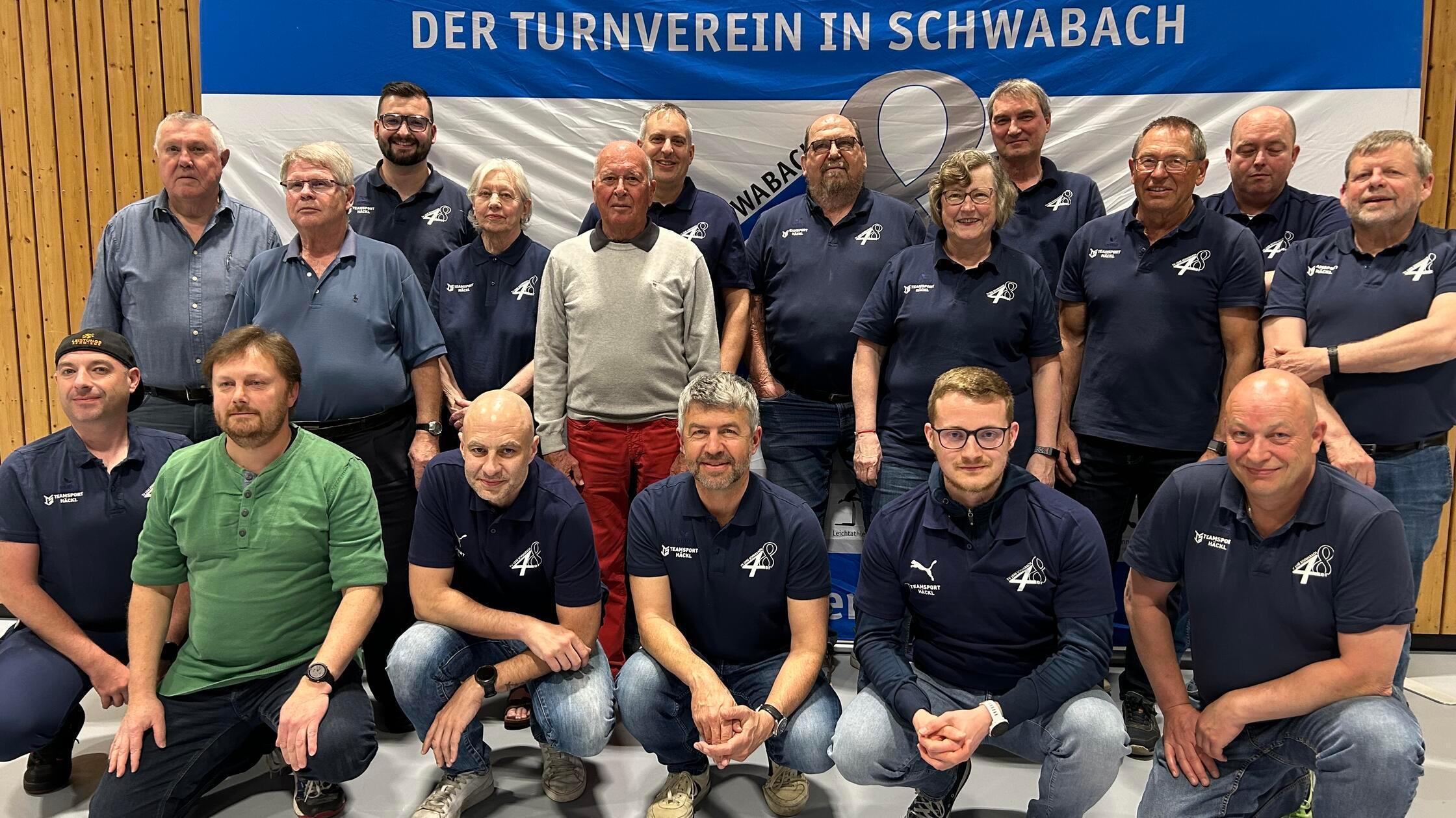 Der alte und neue Vorstand des TV 1848 Schwabach (