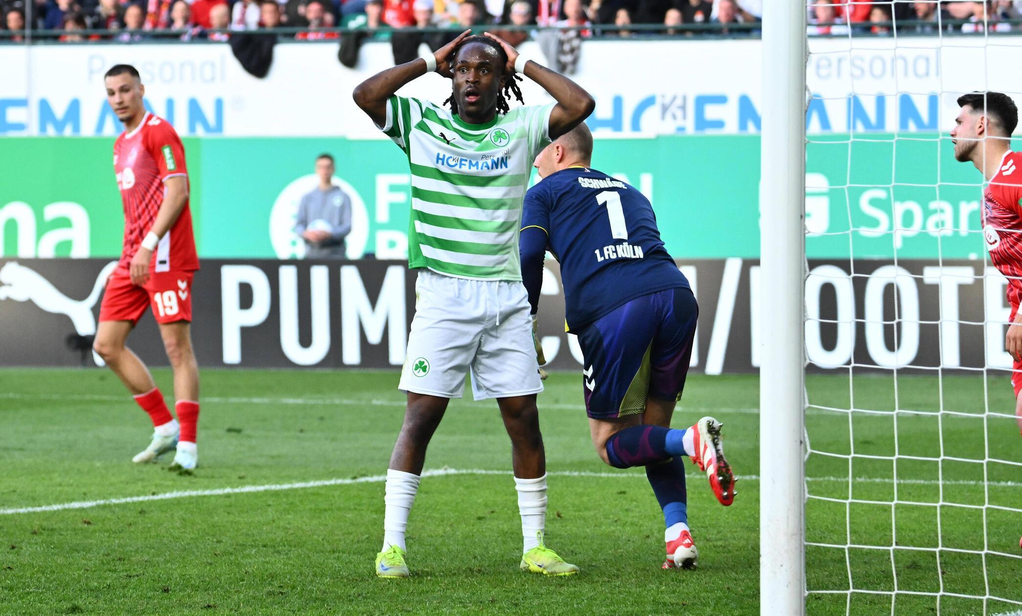 Möglichkeit zum Doppelpack: Noel Futkeu hätte die Führung der SpVgg ausbauen können, verpasst jedoch die Kugel.