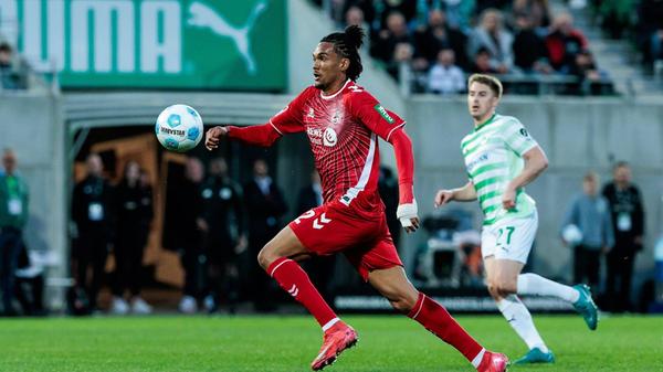 In der Schlussphase jedoch drängen die Gäste auf den Auswärtsdreier.