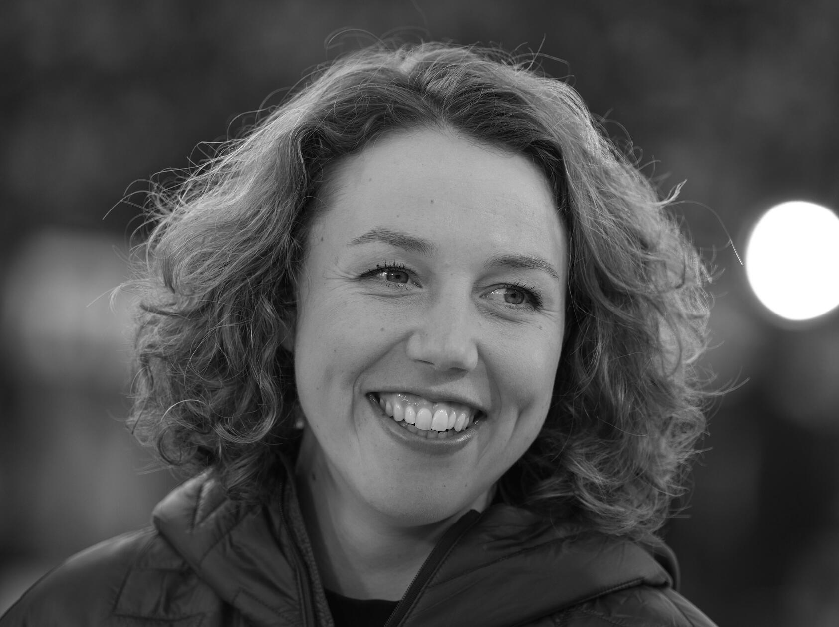 Die ehemalige deutsche Biathletin Laura Dahlmeier ist am 29. Juli. 2025 beim Bergsteigen im pakistanischen Karakorum-Gebirge tödlich verunglückt. Das teilte ihr Management der Deutschen Presse-Agentur mit. Die 31-Jährige war am Montag am Laila Peak auf rund 5.700 Metern Höhe von einem Steinschlag getroffen worden.