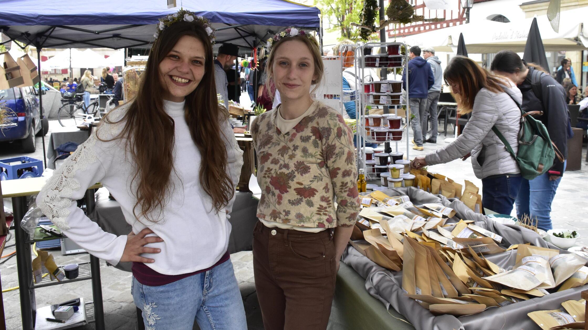 Kaffee, Modenschau und Zwiebelschmalz: Das war der Ostermarkt in Lauf