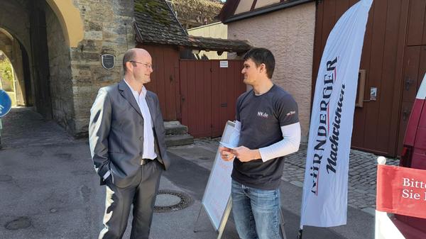 Rothenburgs Oberbürgermeister Markus Naser (links) ließ es sich nicht nehmen, sich den Fragen von NN.de-Westmittelfranken-Reporter Stefan Blank zu stellen.