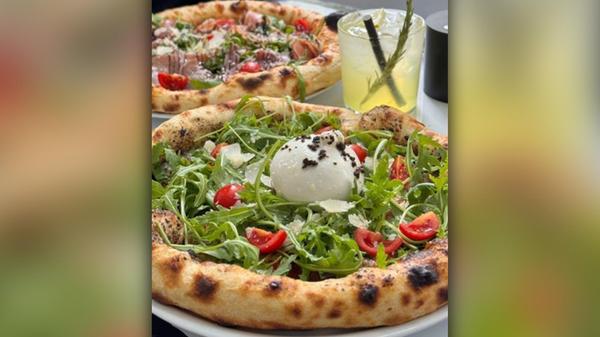 Platz 15: Café Ladida Wirklich viele Zuschriften hatten uns erreicht, als wir nach Vorschlägen gefragt hatten, die das Café Ladida im Nürnberger Süden in den Ring geworfen haben: "Dort gibt es echt die Beste. Egal welchen Wunsch man hat, der wird einem erfüllt", schrieb zum Beispiel eine Leserin. Kein Wunder, dass es unter den 15 besten Pizzerias gelandet ist.