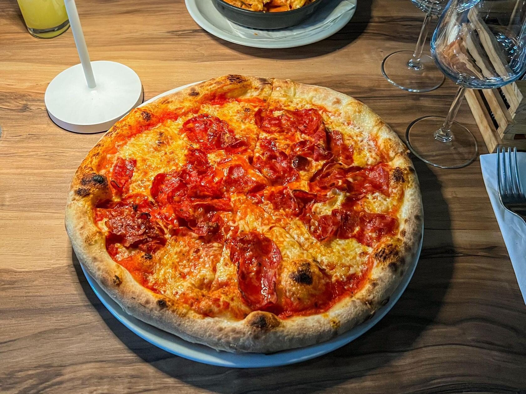 Platz 11: Gullo Caffè Dieser Tipp kam nicht nur aus der Redaktion, sondern wurde auch einige Male von Lesern und Leserinnen eingereicht: Das "Gullo Caffè" befindet sich in einem unscheinbaren Mehrparteienhaus am Nürnberger Hafen, was den Geschmack aber keinesfalls mindert - zudem überzeugt es mit "fairen Preisen" und seinem Lieferdienst.