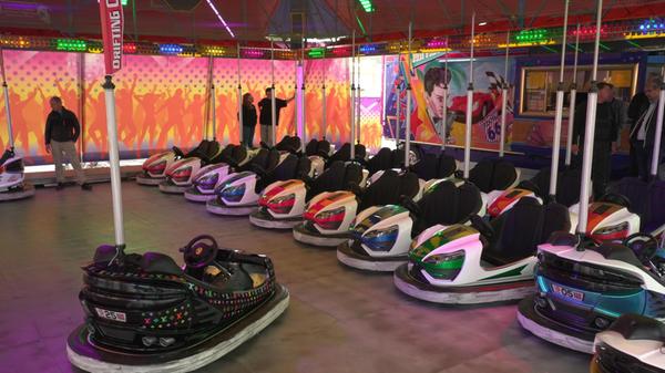 Natürlich gibt es 2025 nicht nur Neuheiten und wilde Achterbahnen zu bestaunen, auch die Klassiker wie Auto-Scooter, "Break Dance" und "Die wilde Maus" sind dieses Jahr wieder auf dem Frühlingsfest vertreten. Bei "Action-Star" gibt es dieses Jahr Autos mit Drift-Funktion und auch solche mit Handgas, die für Menschen mit Behinderung einfacher zu bedienen sein sollen.