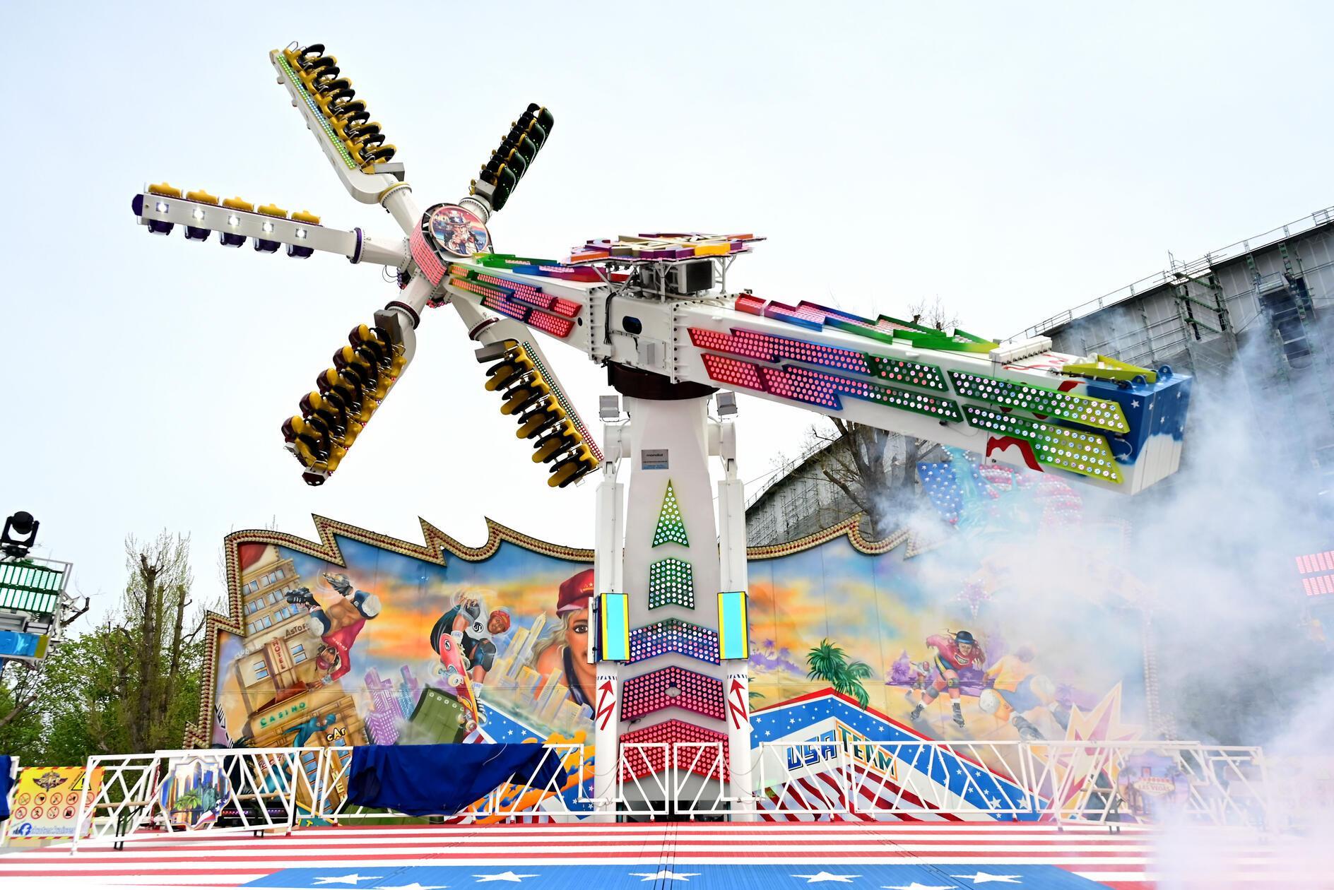 Wer es gerne rasant möchte, darf sich in den "Skater" setzen und durch die Luft wirbeln lassen.