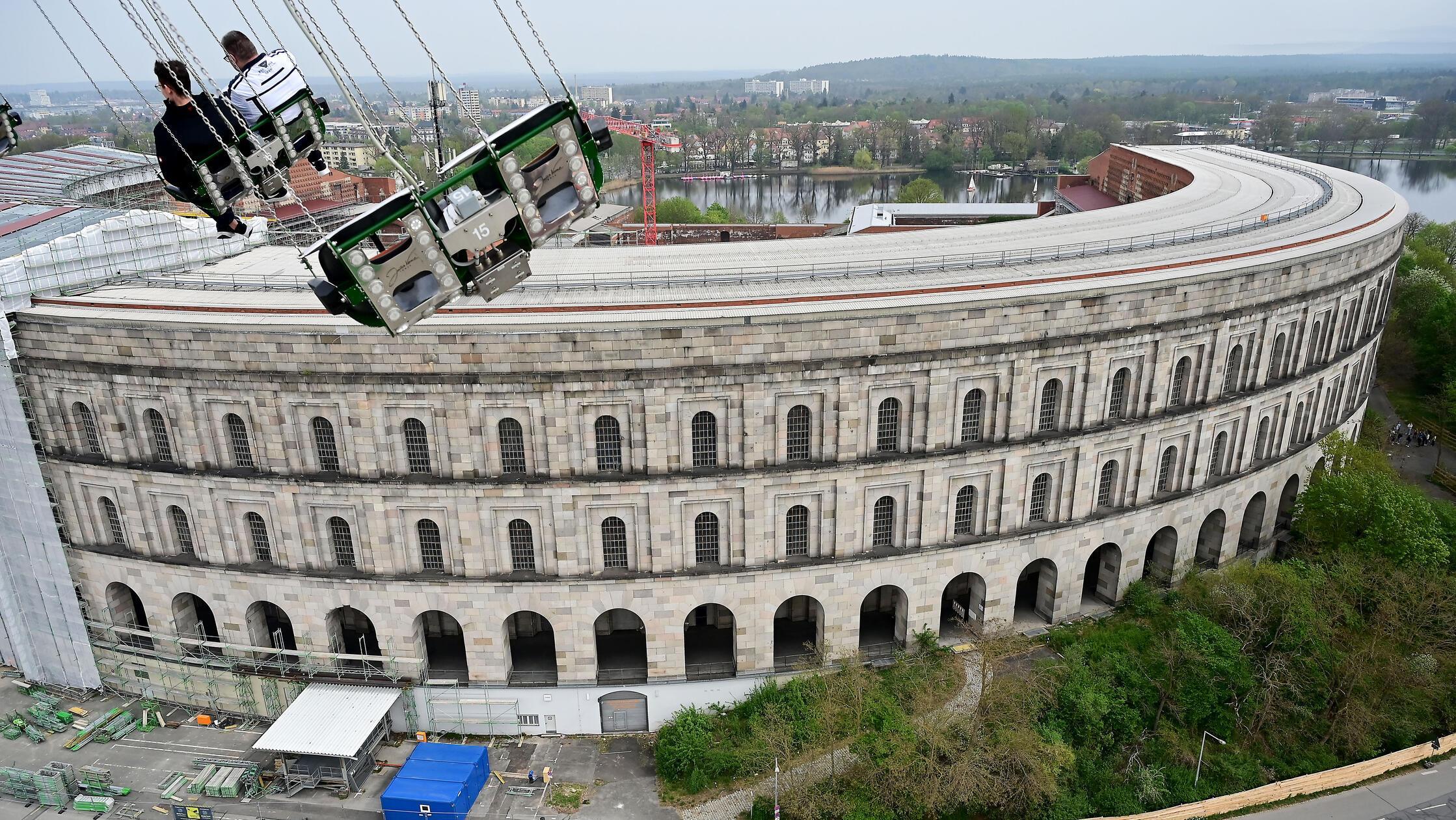Hoch hinaus geht es im "Jules Verne Tower". Hier dreht sich das Karussell in einer stolzen Höhe von 80 Metern.