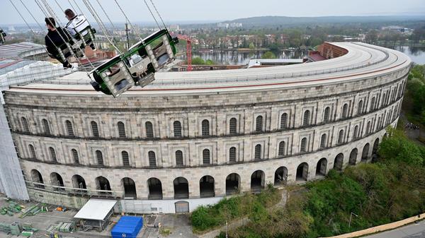 Hoch hinaus geht es im "Jules Verne Tower". Hier dreht sich das Karussell in einer stolzen Höhe von 80 Metern.