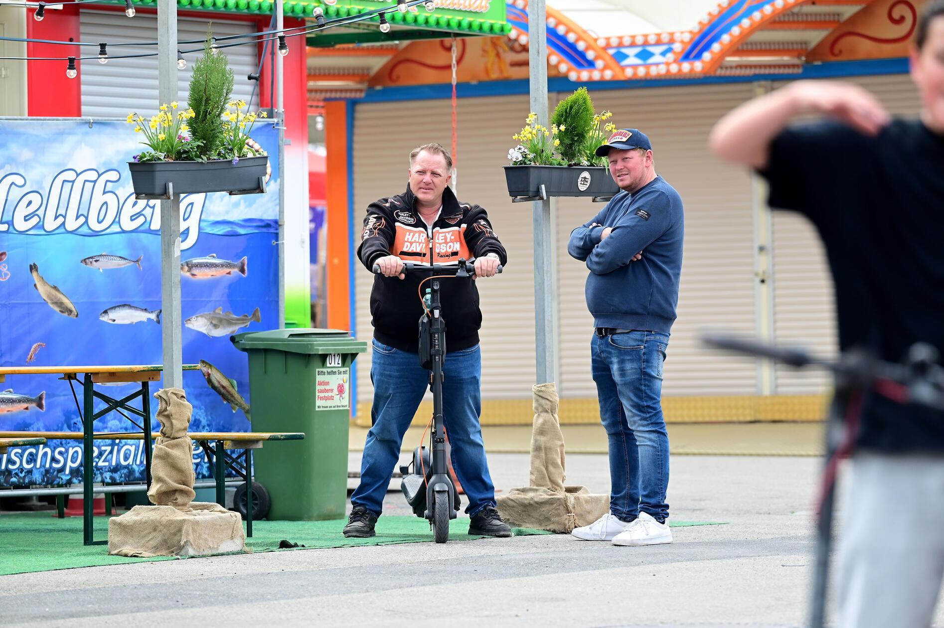 Beim Rundgang über den Volksfestplatz wurde klar, dass auch diesmal für jeden und jede etwas dabei sein wird. Auch die Schausteller fiebern dem Anstich entgegen.