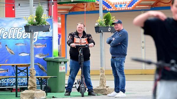 Beim Rundgang über den Volksfestplatz wurde klar, dass auch diesmal für jeden und jede etwas dabei sein wird. Auch die Schausteller fiebern dem Anstich entgegen.